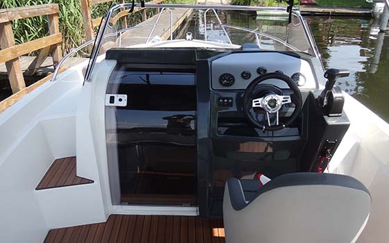 Marino 570 Sun - Cockpit mit Blick auf das Wesentliche